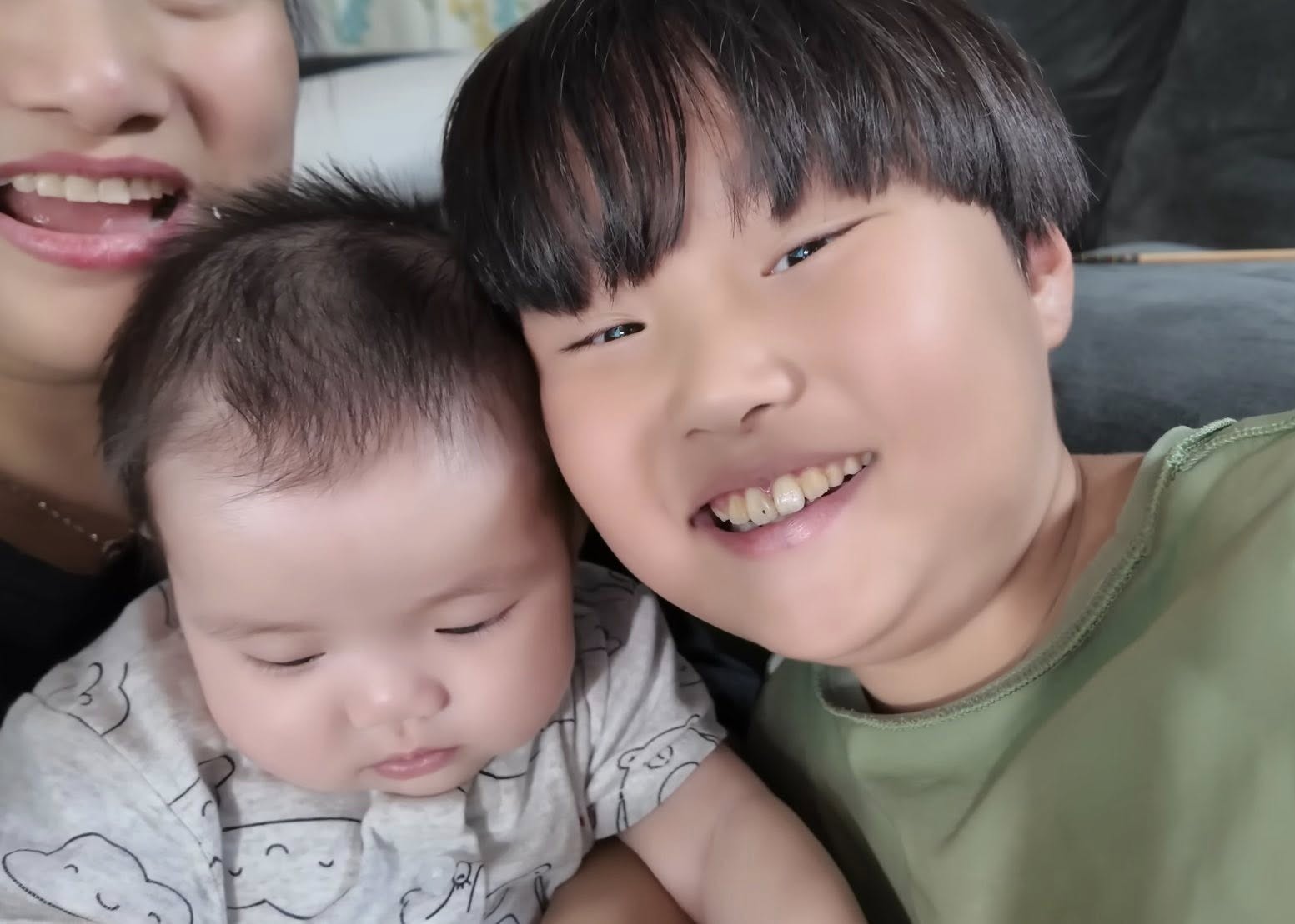 "Thế lực nhí" tiếp theo của Quỳnh Trần JP: Bé Na, vừa xuất hiện đã bùng nổ MXH, biểu cảm giống anh Sa như tạc- Ảnh 8. "Thế lực nhí" tiếp theo của Quỳnh Trần JP: Bé Na, vừa xuất hiện đã bùng nổ MXH, biểu cảm giống anh Sa như tạc- Ảnh 8.