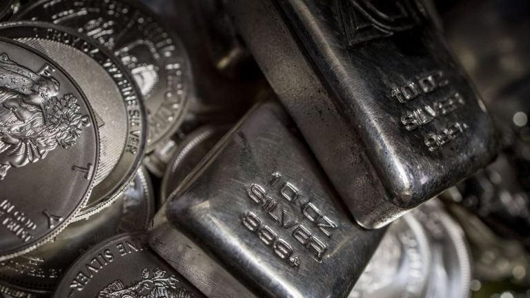 Mỹ đưa bạc vào danh sách khoáng sản quan trọng, mở đường cho áp thuế: “Cơn địa chấn” mới trên thị trường kim loại quý?- Ảnh 1.