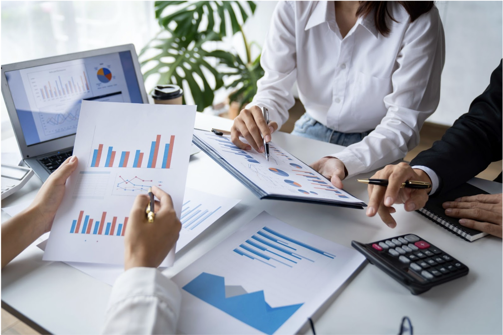 5 nghề 'ăn chắc mặc bền' cho dân khối A: Lương có thể chạm 70 triệu đồng/tháng, thị trường đang “khát” nhân lực- Ảnh 2. 5 nghề 'ăn chắc mặc bền' cho dân khối A: Lương có thể chạm 70 triệu đồng/tháng, thị trường đang “khát” nhân lực- Ảnh 2.