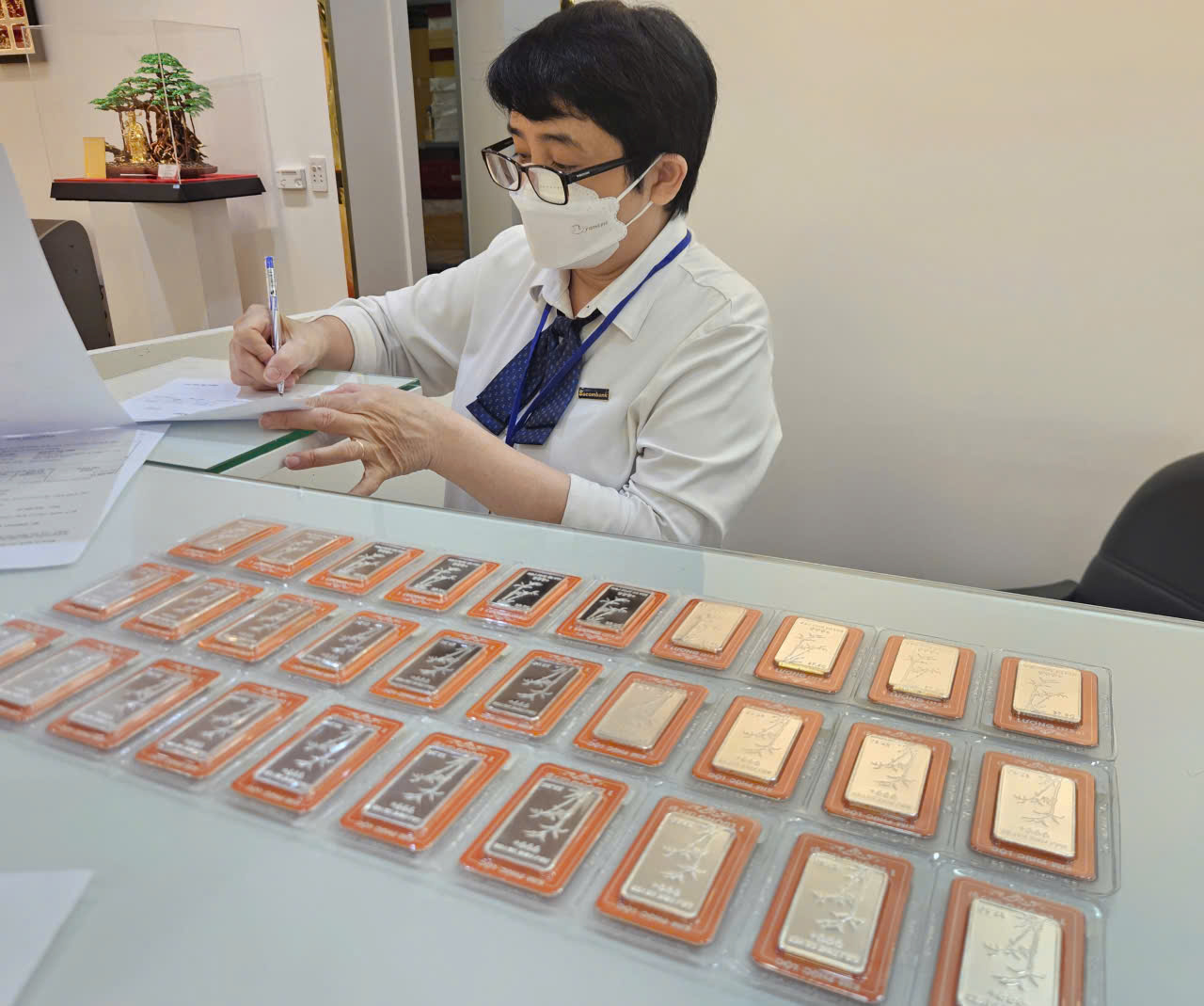 Giá bạc hôm nay 8-11: Thông báo bất ngờ của một công ty bạc- Ảnh 1.