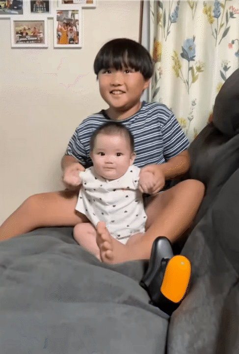 "Thế lực nhí" tiếp theo của Quỳnh Trần JP: Bé Na, vừa xuất hiện đã bùng nổ MXH, biểu cảm giống anh Sa như tạc- Ảnh 14. "Thế lực nhí" tiếp theo của Quỳnh Trần JP: Bé Na, vừa xuất hiện đã bùng nổ MXH, biểu cảm giống anh Sa như tạc- Ảnh 14.