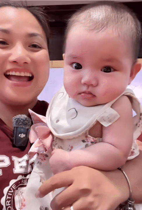 "Thế lực nhí" tiếp theo của Quỳnh Trần JP: Bé Na, vừa xuất hiện đã bùng nổ MXH, biểu cảm giống anh Sa như tạc- Ảnh 21. "Thế lực nhí" tiếp theo của Quỳnh Trần JP: Bé Na, vừa xuất hiện đã bùng nổ MXH, biểu cảm giống anh Sa như tạc- Ảnh 21.