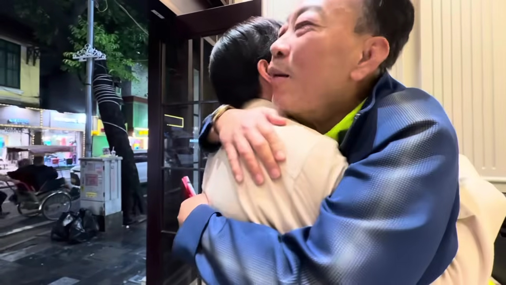 Nam nhạc sĩ từ Mỹ về, khiến Đan Trường và ông bầu phải ra tận nơi chào- Ảnh 2.