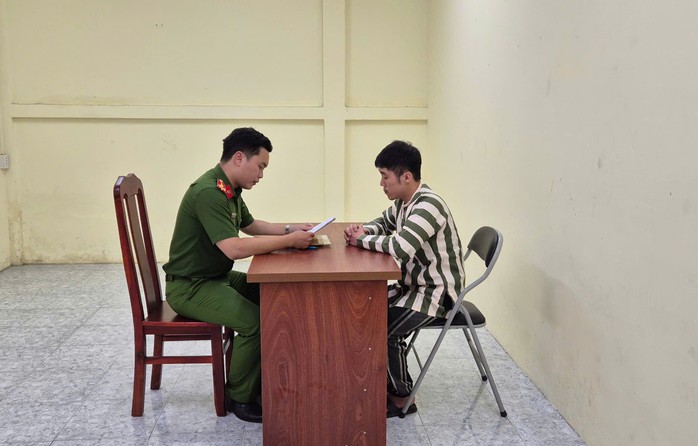 CLIP: Công an TP HCM lấy lời khai TikToker Đoàn Quốc Việt- Ảnh 1.