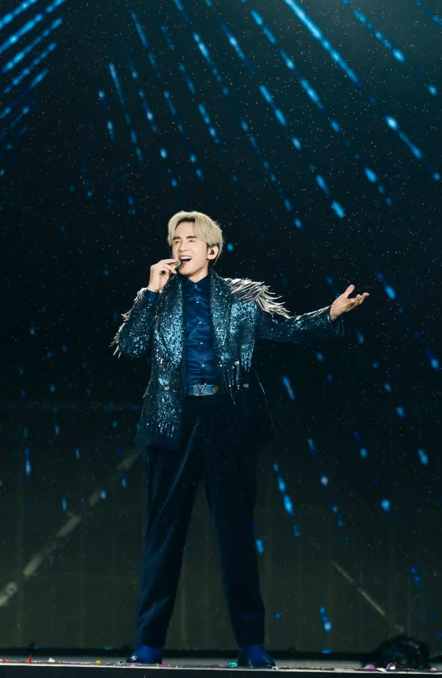 Không tin được đây là giọng hát của Đan Trường- Ảnh 7. Không tin được đây là giọng hát của Đan Trường- Ảnh 7.