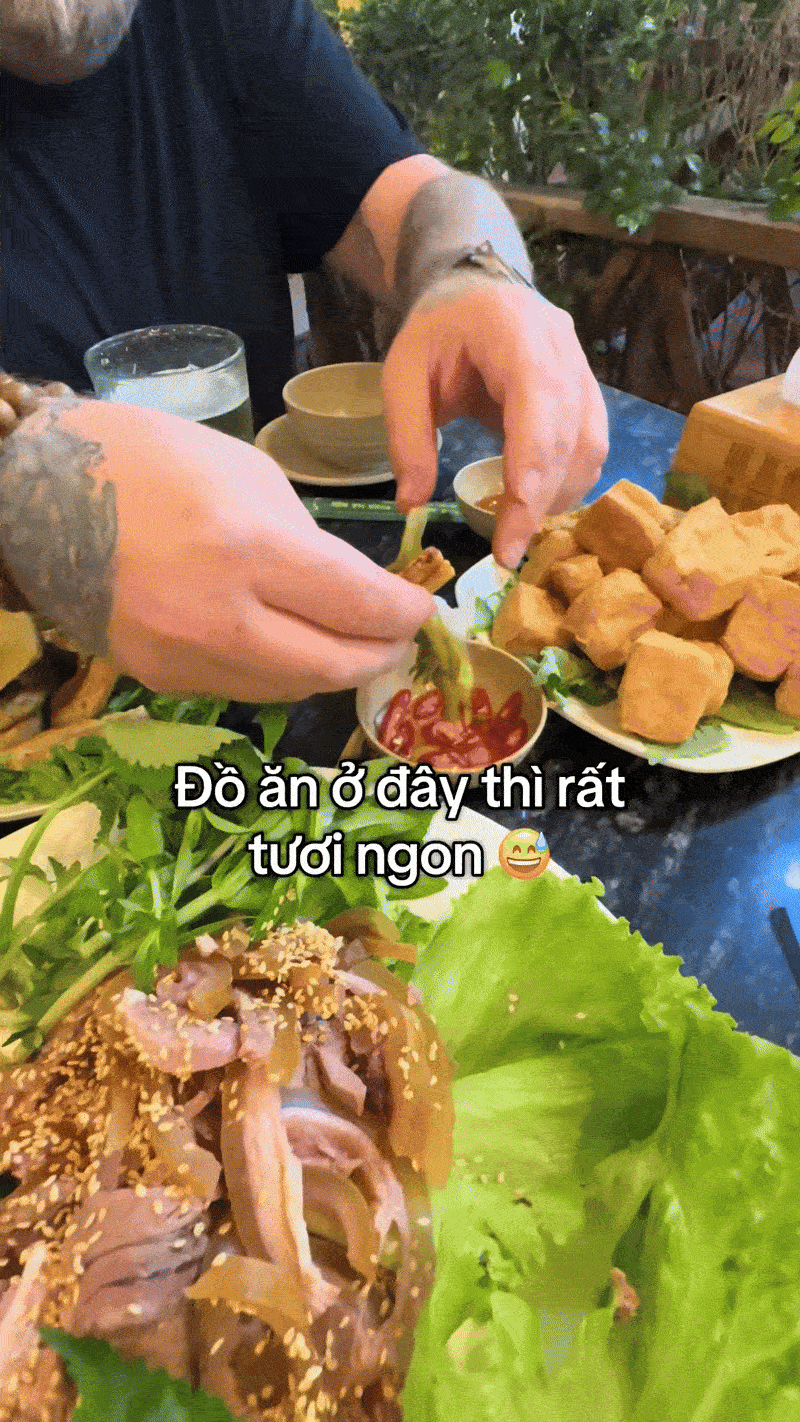 Khách Tây trầm trồ trước món đặc sản bình dân Việt Nam, nhận xét: Khách Tây trầm trồ trước món đặc sản bình dân Việt Nam, nhận xét: