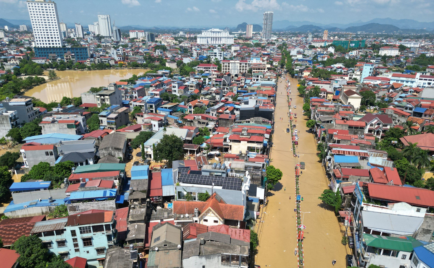 Hơn 43.000 tỷ đồng bị mưa lũ 'cuốn trôi'- Ảnh 1.