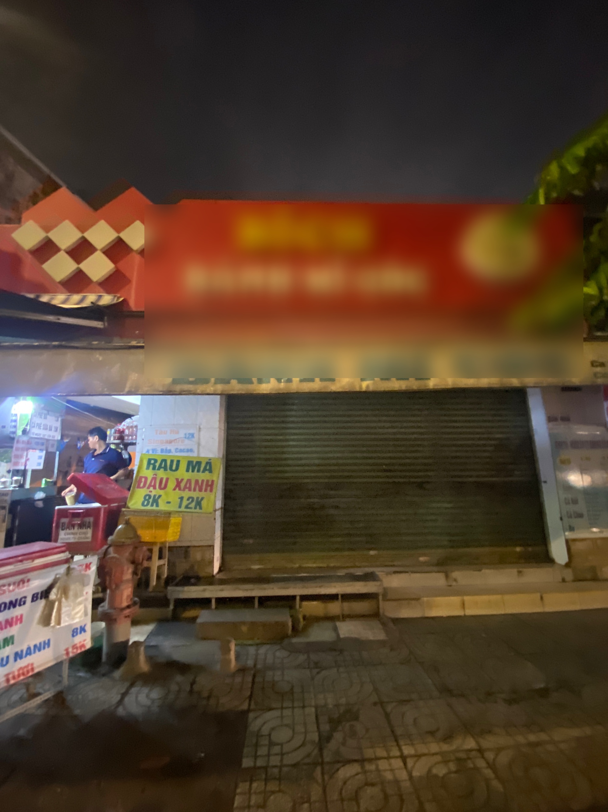 Cửa hàng bánh mì nổi tiếng ở TP.HCM ra sao sau vụ 51 người bị ngộ độc?- Ảnh 1. Cửa hàng bánh mì nổi tiếng ở TP.HCM ra sao sau vụ 51 người bị ngộ độc?- Ảnh 1.