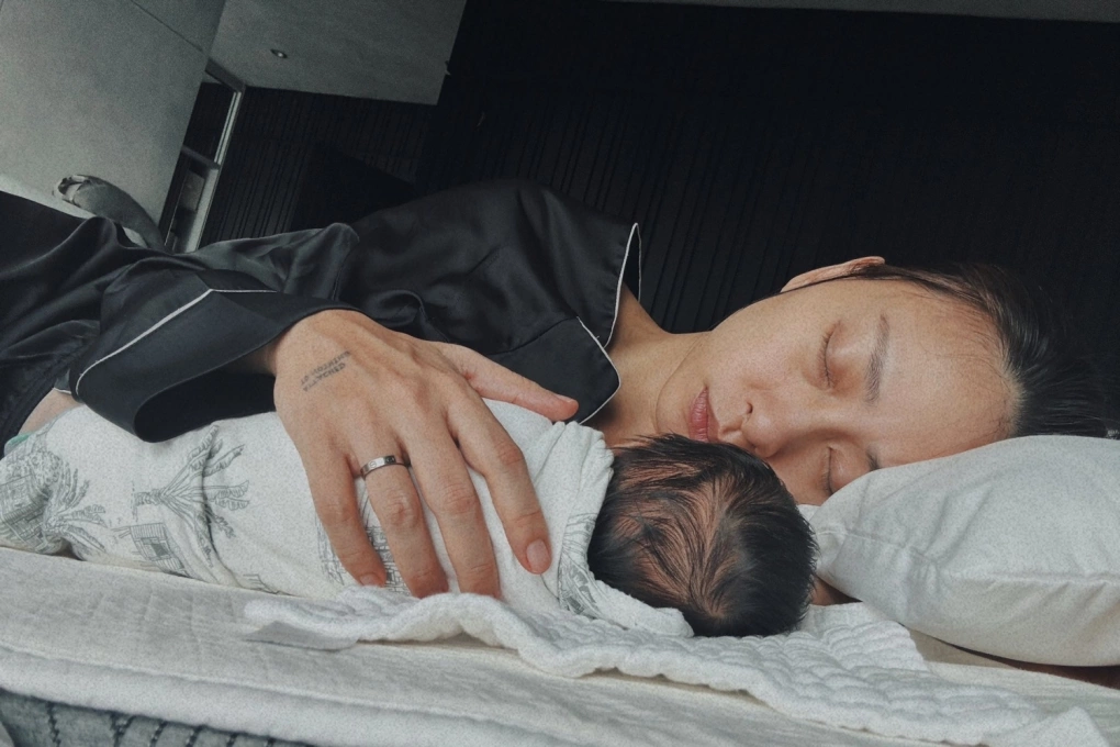 Nữ diễn viên lấy chồng kém 11 tuổi: Sở hữu loạt biệt thự, 46 tuổi sinh con đầu lòng, chồng chăm như em bé- Ảnh 3.