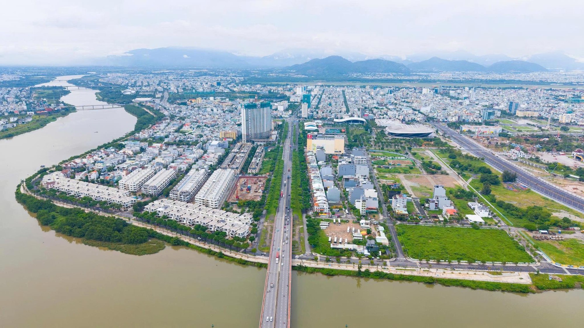 Giải mã giới tinh hoa quốc tế chọn đầu tư bất động sản Đà Nẵng- Ảnh 2. Giải mã giới tinh hoa quốc tế chọn đầu tư bất động sản Đà Nẵng- Ảnh 2.