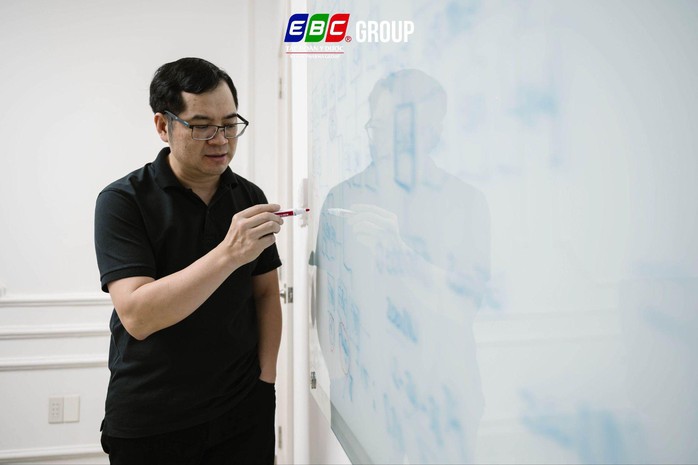 Ông Đinh Văn Liên, người bị bắt cùng chồng ca sĩ Đoàn Di Băng, là ai?- Ảnh 1.