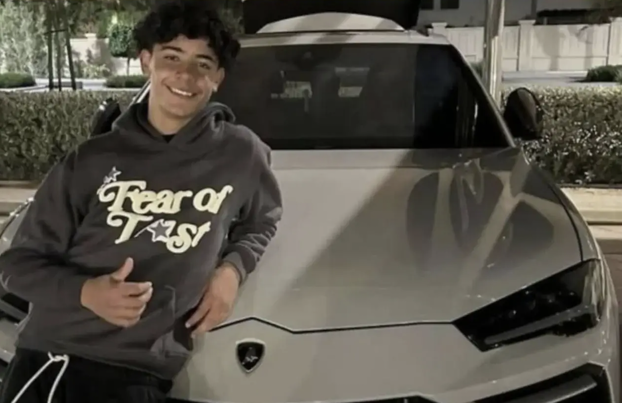 Ronaldo tặng con trai 15 tuổi siêu xe Lamborghini hơn 7 tỷ- Ảnh 1. Ronaldo tặng con trai 15 tuổi siêu xe Lamborghini hơn 7 tỷ- Ảnh 1.