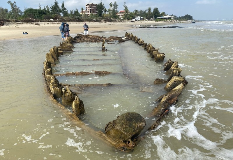 Sau bão Kalmaegi, người dân bất ngờ phát hiện vật lạ dài, báu vật từng mất dấu nay lại hiện rõ mồn một, công nghệ phân tích có gì?- Ảnh 1.