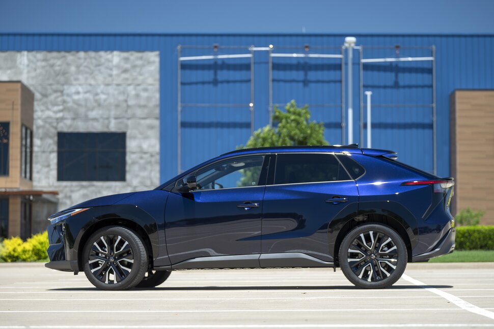 Toyota bZ4X 2026 bán thêm ở một thị trường gần Việt Nam: Giá quy đổi từ hơn 1,2 tỷ đồng, 2 bản, chạy 600km/sạc- Ảnh 11. Toyota bZ4X 2026 bán thêm ở một thị trường gần Việt Nam: Giá quy đổi từ hơn 1,2 tỷ đồng, 2 bản, chạy 600km/sạc- Ảnh 11.