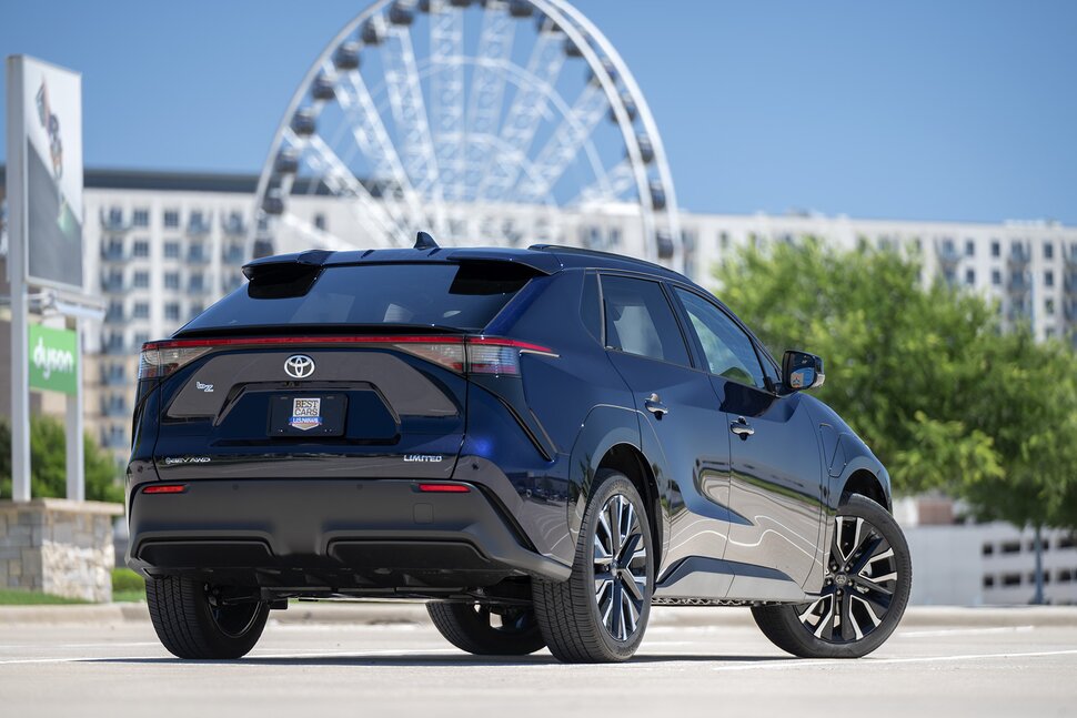 Toyota bZ4X 2026 bán thêm ở một thị trường gần Việt Nam: Giá quy đổi từ hơn 1,2 tỷ đồng, 2 bản, chạy 600km/sạc- Ảnh 10. Toyota bZ4X 2026 bán thêm ở một thị trường gần Việt Nam: Giá quy đổi từ hơn 1,2 tỷ đồng, 2 bản, chạy 600km/sạc- Ảnh 10.