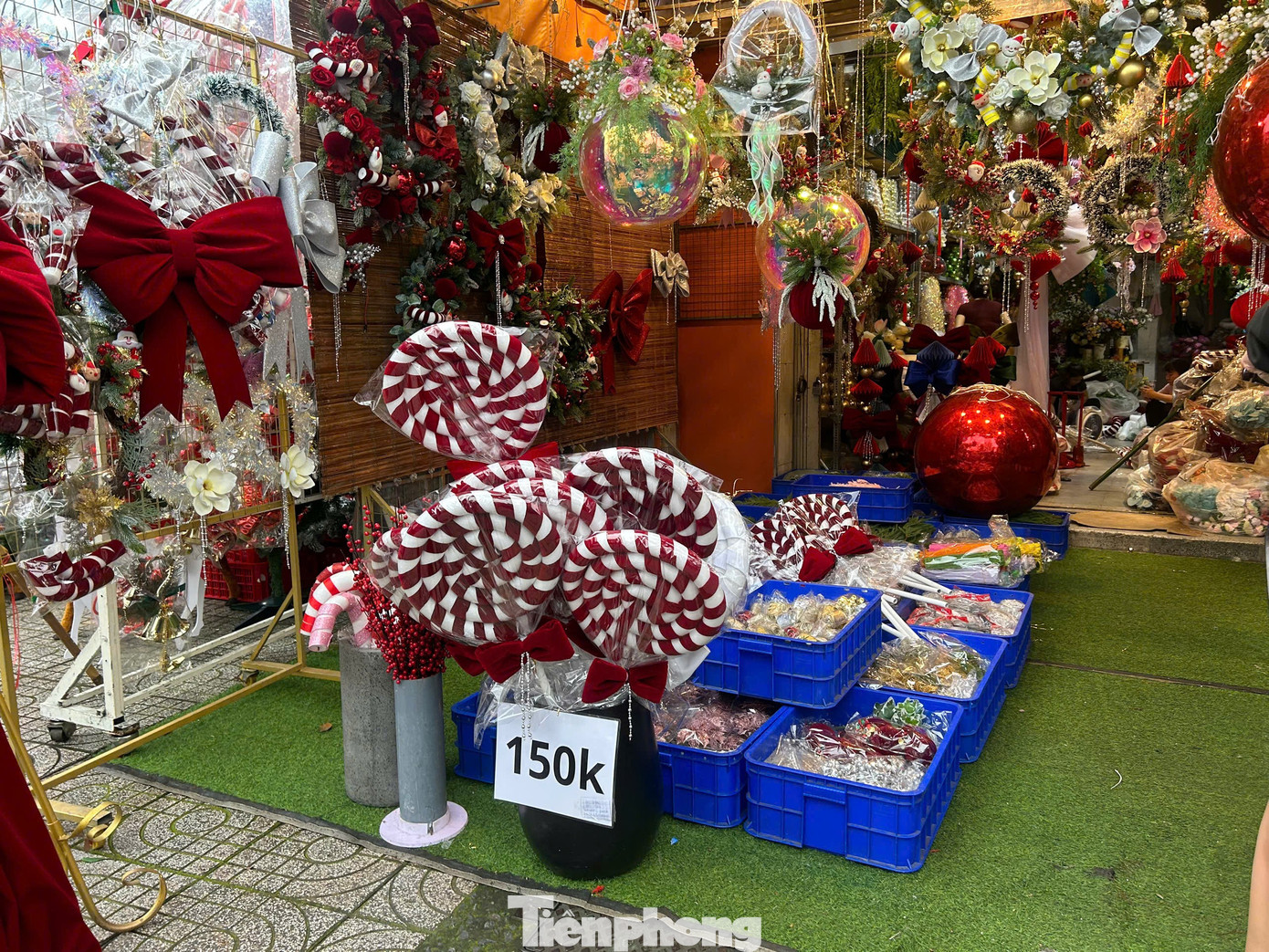 Đồ trang trí Noel xuống phố sớm, giá 'khá mềm' ngay từ đầu mùa- Ảnh 13.