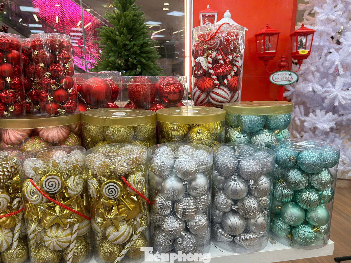 Đồ trang trí Noel xuống phố sớm, giá 'khá mềm' ngay từ đầu mùa- Ảnh 12.