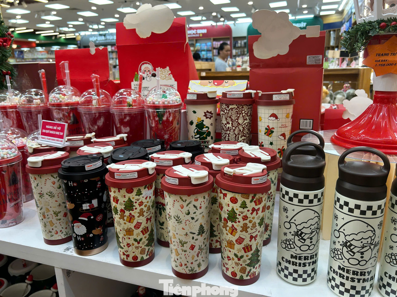 Đồ trang trí Noel xuống phố sớm, giá 'khá mềm' ngay từ đầu mùa- Ảnh 7.