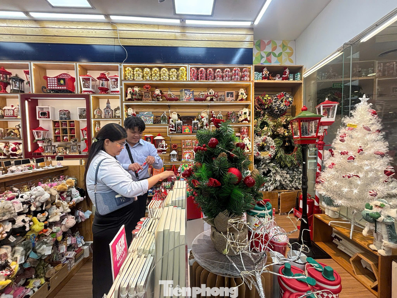 Đồ trang trí Noel xuống phố sớm, giá 'khá mềm' ngay từ đầu mùa- Ảnh 10.