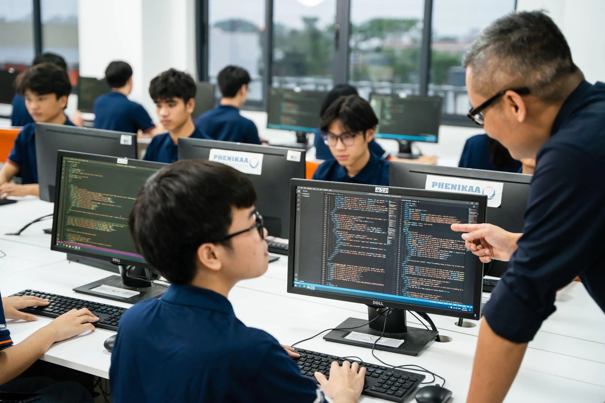 5 nghề 'ăn chắc mặc bền' cho dân khối A: Lương có thể chạm 70 triệu đồng/tháng, thị trường đang “khát” nhân lực- Ảnh 1. 5 nghề 'ăn chắc mặc bền' cho dân khối A: Lương có thể chạm 70 triệu đồng/tháng, thị trường đang “khát” nhân lực- Ảnh 1.