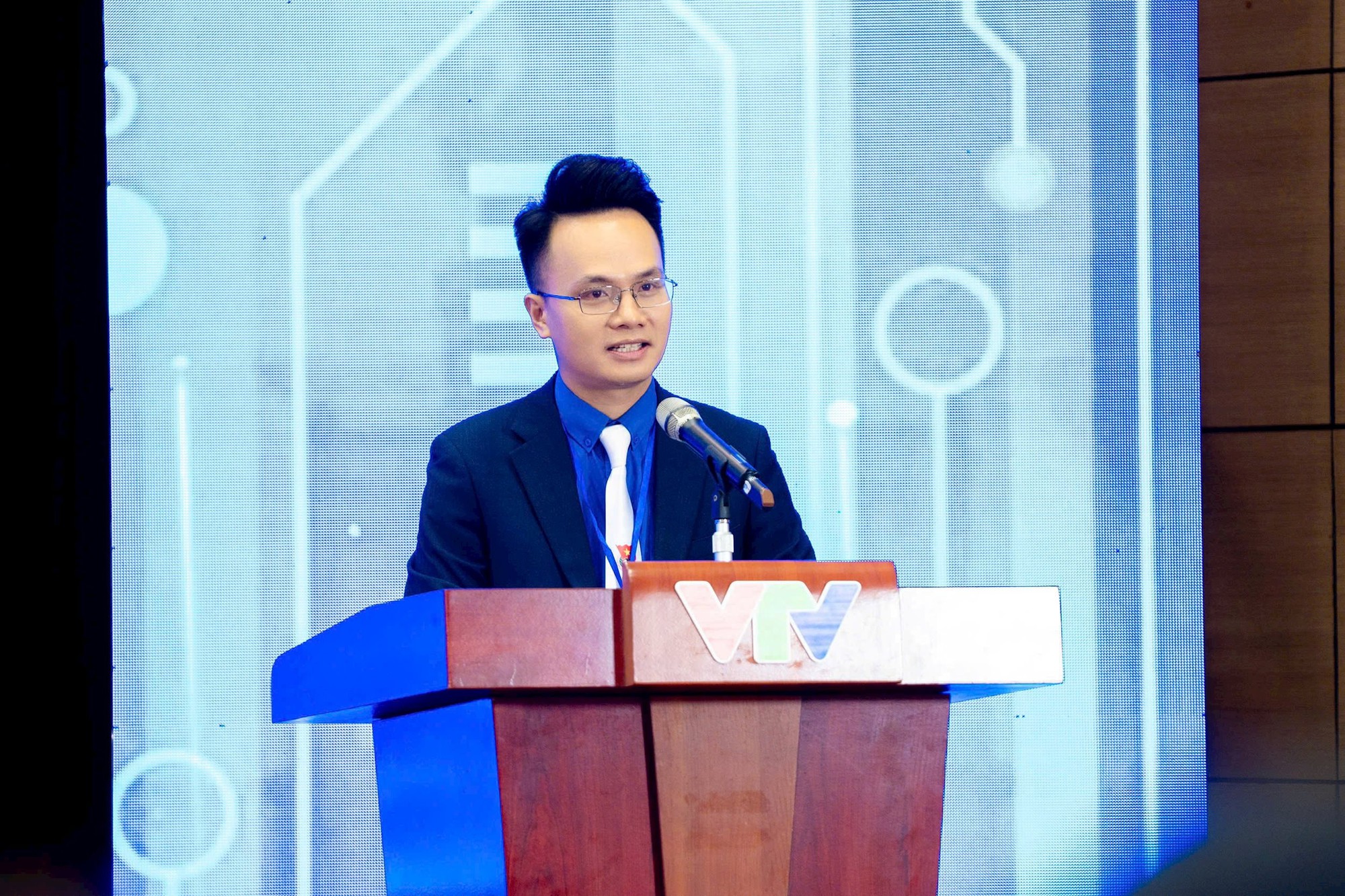 "Không biết chị còn nhớ em không..." - Cựu thí sinh Olympia viết mail cho MC Tùng Chi xin cộng tác, 13 năm sau thành Bí thư Đoàn VTV- Ảnh 5. "Không biết chị còn nhớ em không..." - Cựu thí sinh Olympia viết mail cho MC Tùng Chi xin cộng tác, 13 năm sau thành Bí thư Đoàn VTV- Ảnh 5.