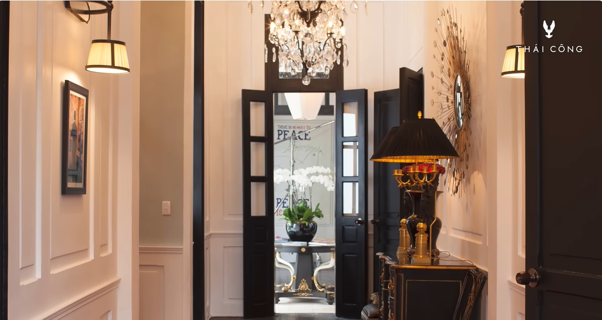 Bên trong căn nhà cổ hơn 100 năm của Quách Thái Công ở khu "đất vàng" TP.HCM- Ảnh 7. Bên trong căn nhà cổ hơn 100 năm của Quách Thái Công ở khu "đất vàng" TP.HCM- Ảnh 7.