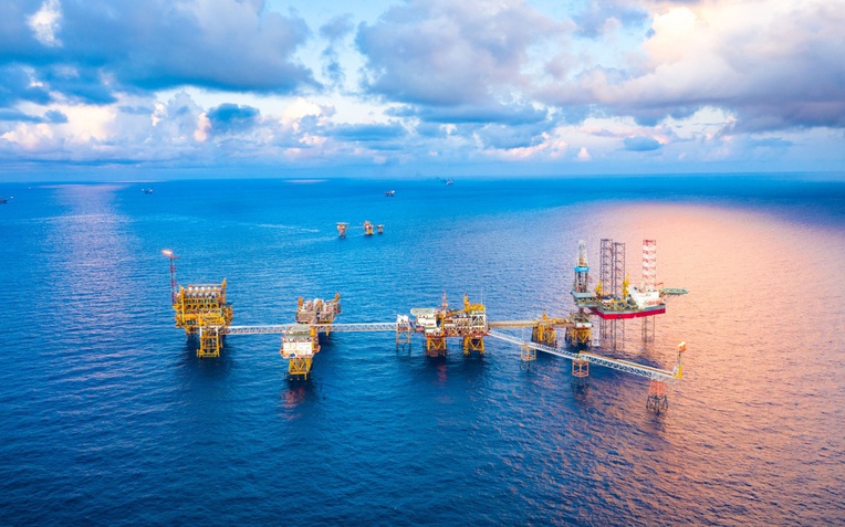 Hoạt động khai thác dầu khí ở mỏ Bạch Hổ