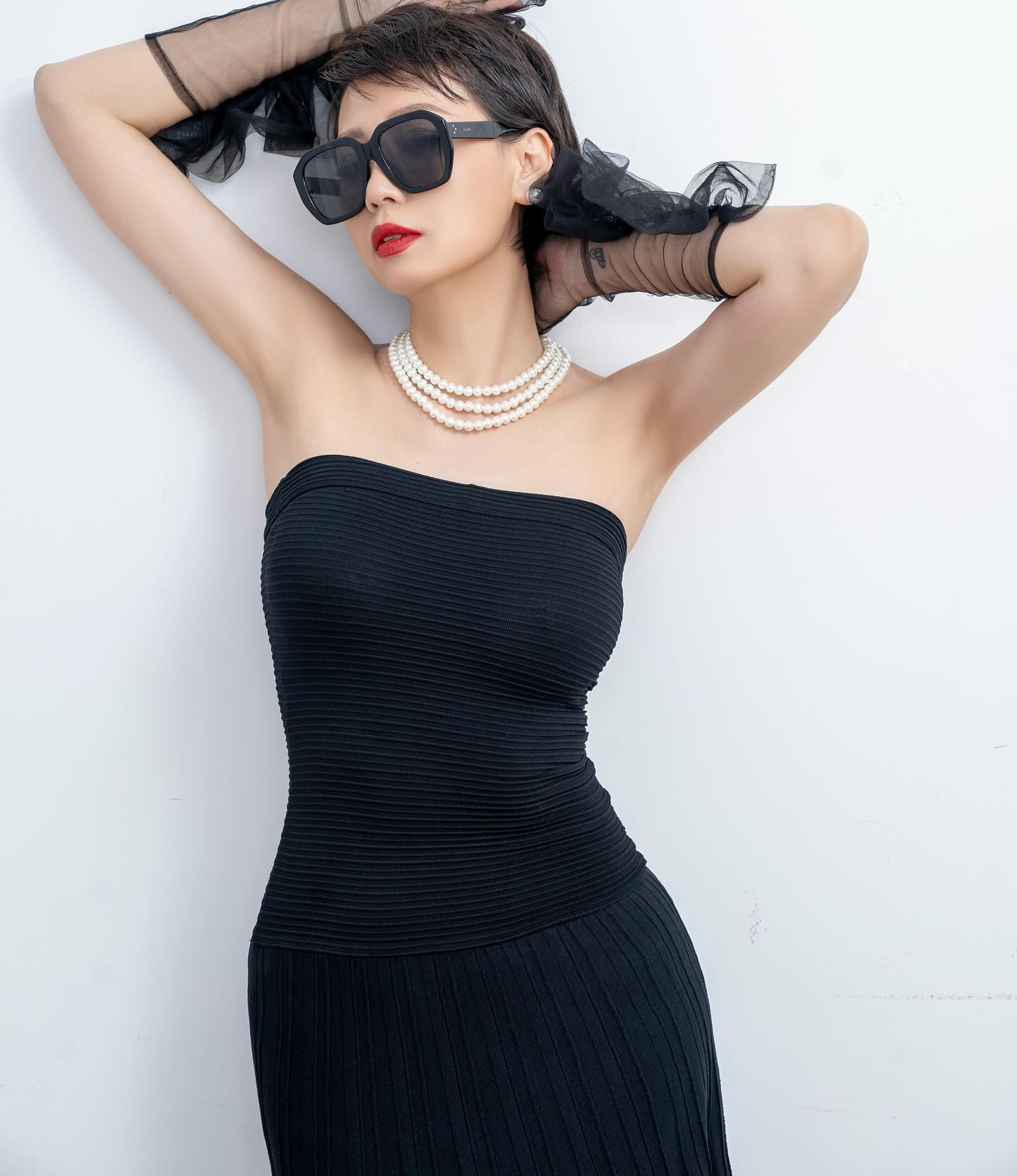 Mẹ vợ Đoàn Văn Hậu khoe chân dài nuột nà, sexy hết nấc, Doãn Hải My thừa hưởng từ đây- Ảnh 3. Mẹ vợ Đoàn Văn Hậu khoe chân dài nuột nà, sexy hết nấc, Doãn Hải My thừa hưởng từ đây- Ảnh 3.