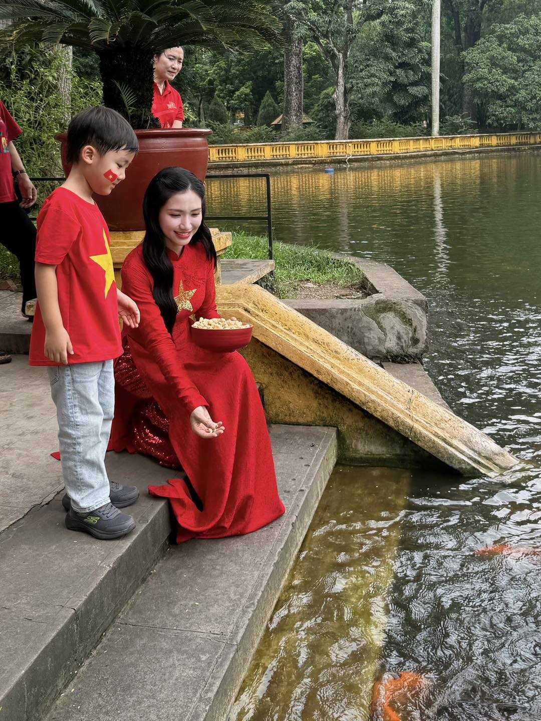 Không tin được Hoà Minzy chọn trường học này cho con: Nhìn phản ứng bé Bo đủ biết mê thế nào rồi!- Ảnh 2.