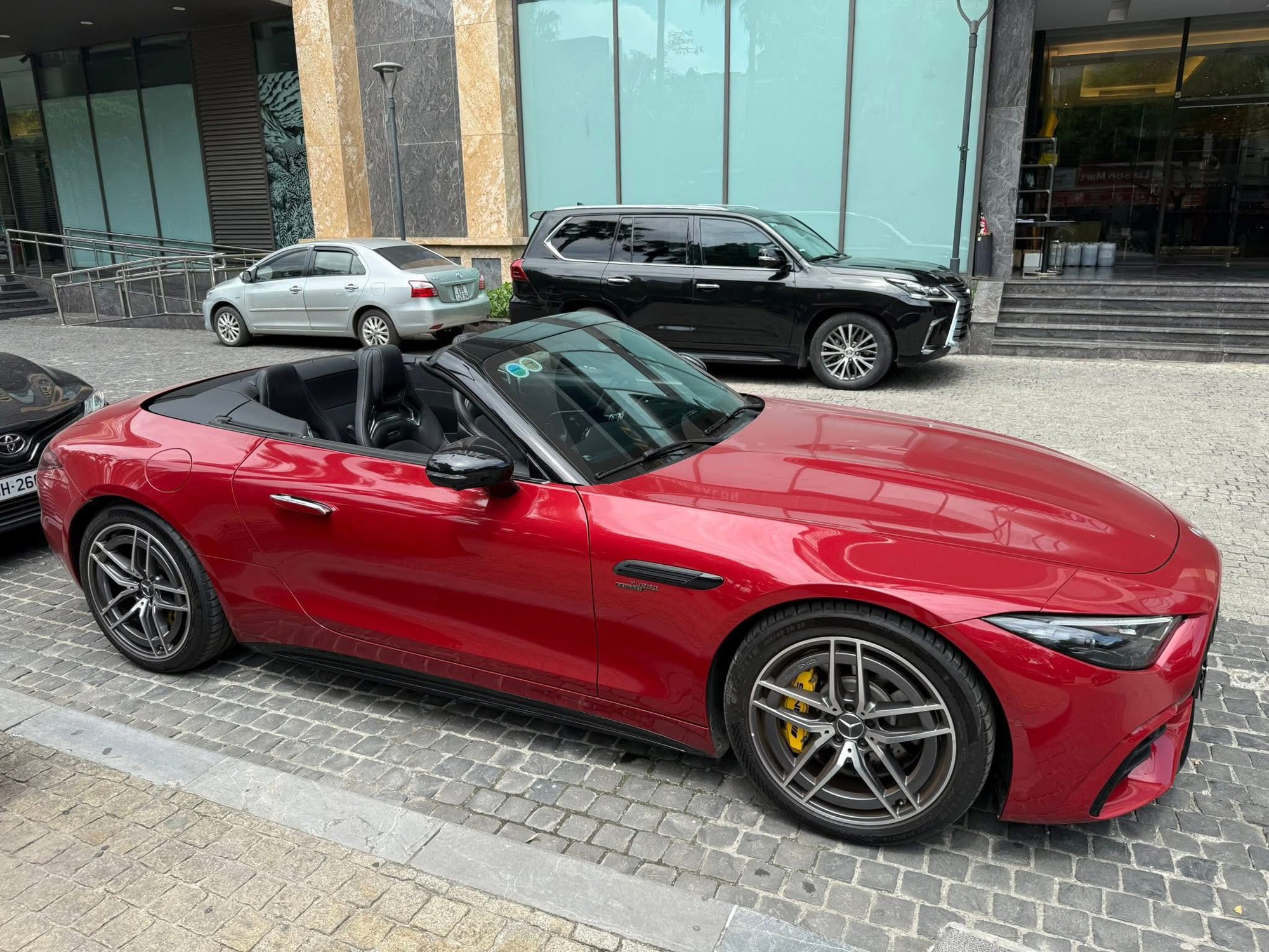 Rao Mercedes-AMG SL 43 ‘siêu lướt’ giá 5,9 tỷ đồng, người bán cho biết ra biển hết 7,2 tỷ, mới lăn bánh hơn 500km- Ảnh 4. Rao Mercedes-AMG SL 43 ‘siêu lướt’ giá 5,9 tỷ đồng, người bán cho biết ra biển hết 7,2 tỷ, mới lăn bánh hơn 500km- Ảnh 4.