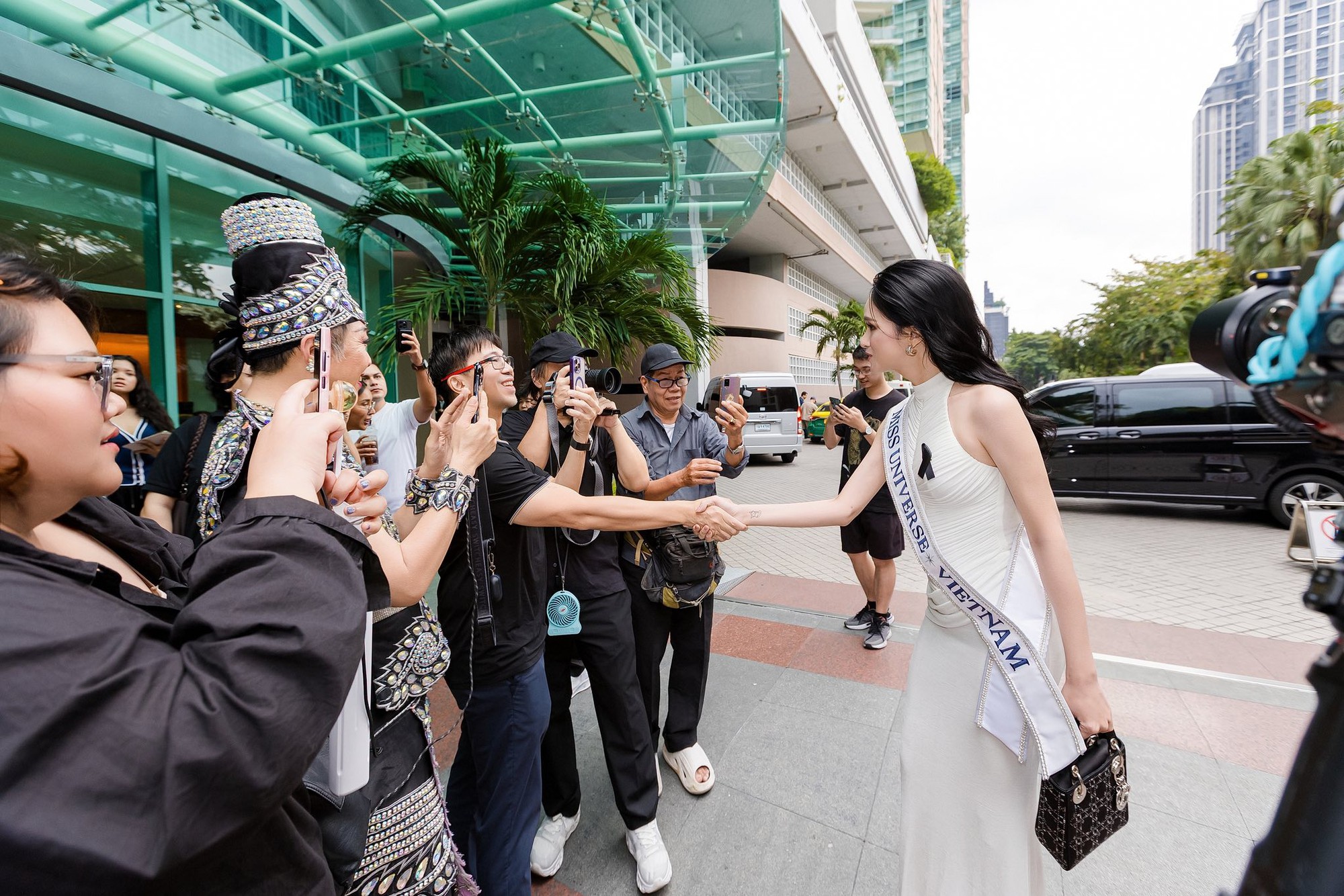 Hương Giang "biến hình" gây sốc tại Miss Universe khiến truyền thông quốc tế hú hét- Ảnh 7. Hương Giang "biến hình" gây sốc tại Miss Universe khiến truyền thông quốc tế hú hét- Ảnh 7.