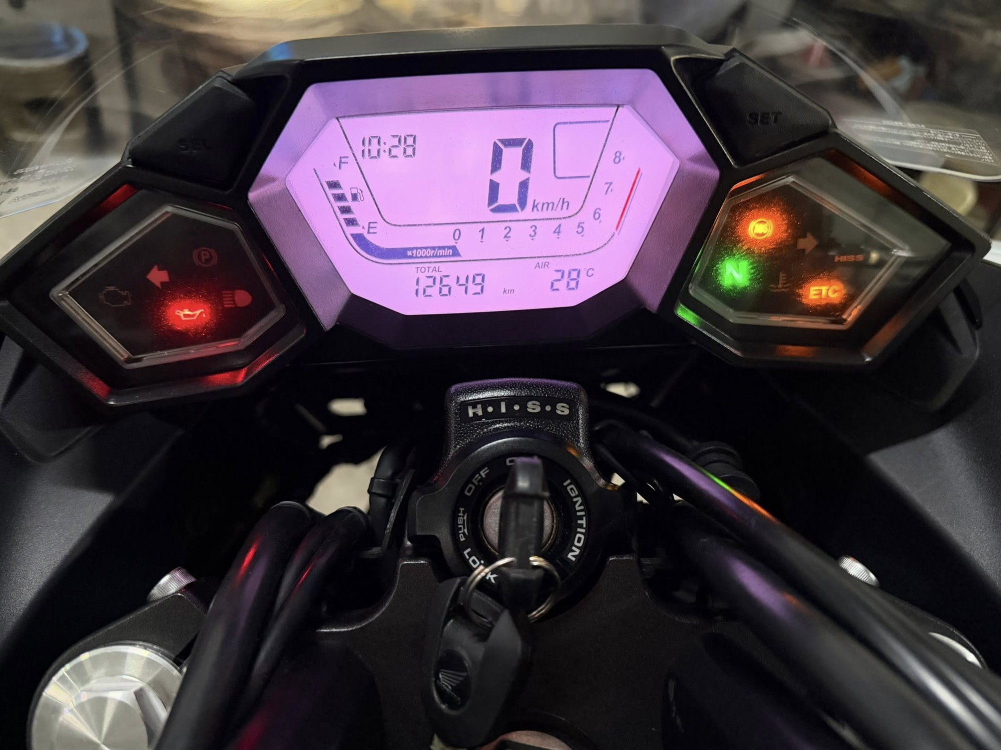 Xe tay ga 'phi thuyền' của Honda đang được rao bán ở Việt Nam, dùng chung một thứ với xe dẫn đoàn CSGT- Ảnh 19. Xe tay ga 'phi thuyền' của Honda đang được rao bán ở Việt Nam, dùng chung một thứ với xe dẫn đoàn CSGT- Ảnh 19.