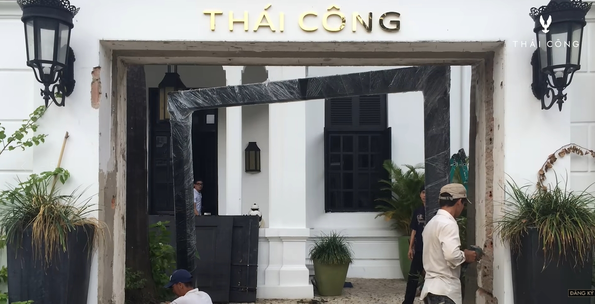 Bên trong căn nhà cổ hơn 100 năm của Quách Thái Công ở khu "đất vàng" TP.HCM- Ảnh 5. Bên trong căn nhà cổ hơn 100 năm của Quách Thái Công ở khu "đất vàng" TP.HCM- Ảnh 5.