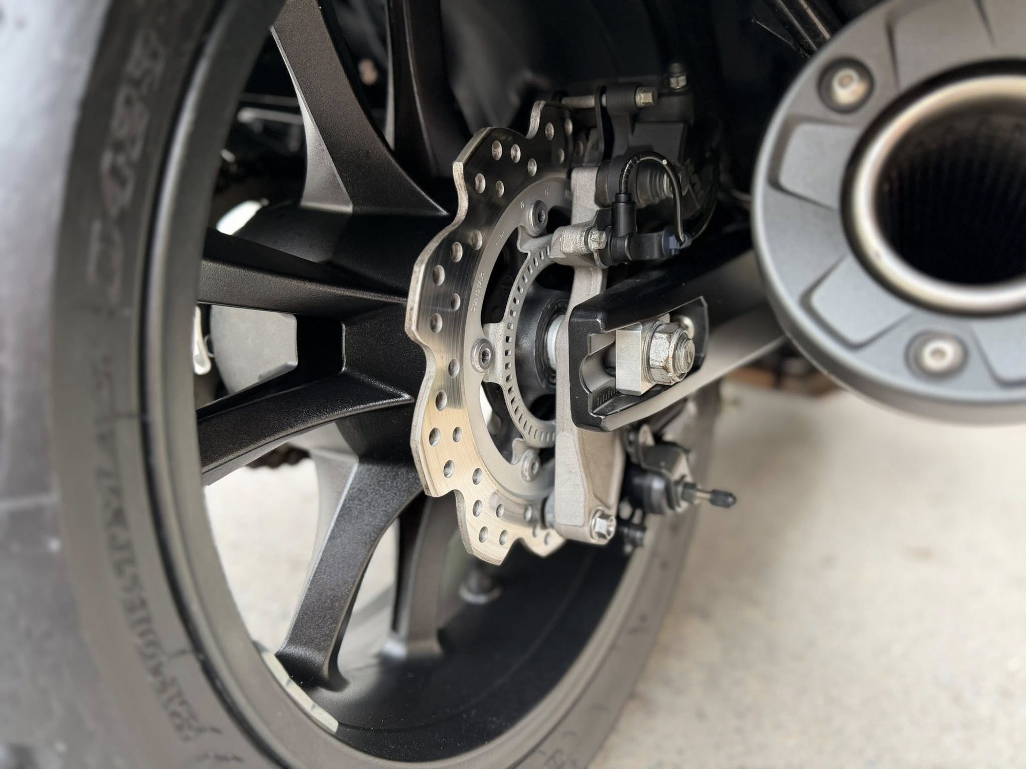 Xe tay ga 'phi thuyền' của Honda đang được rao bán ở Việt Nam, dùng chung một thứ với xe dẫn đoàn CSGT- Ảnh 16. Xe tay ga 'phi thuyền' của Honda đang được rao bán ở Việt Nam, dùng chung một thứ với xe dẫn đoàn CSGT- Ảnh 16.