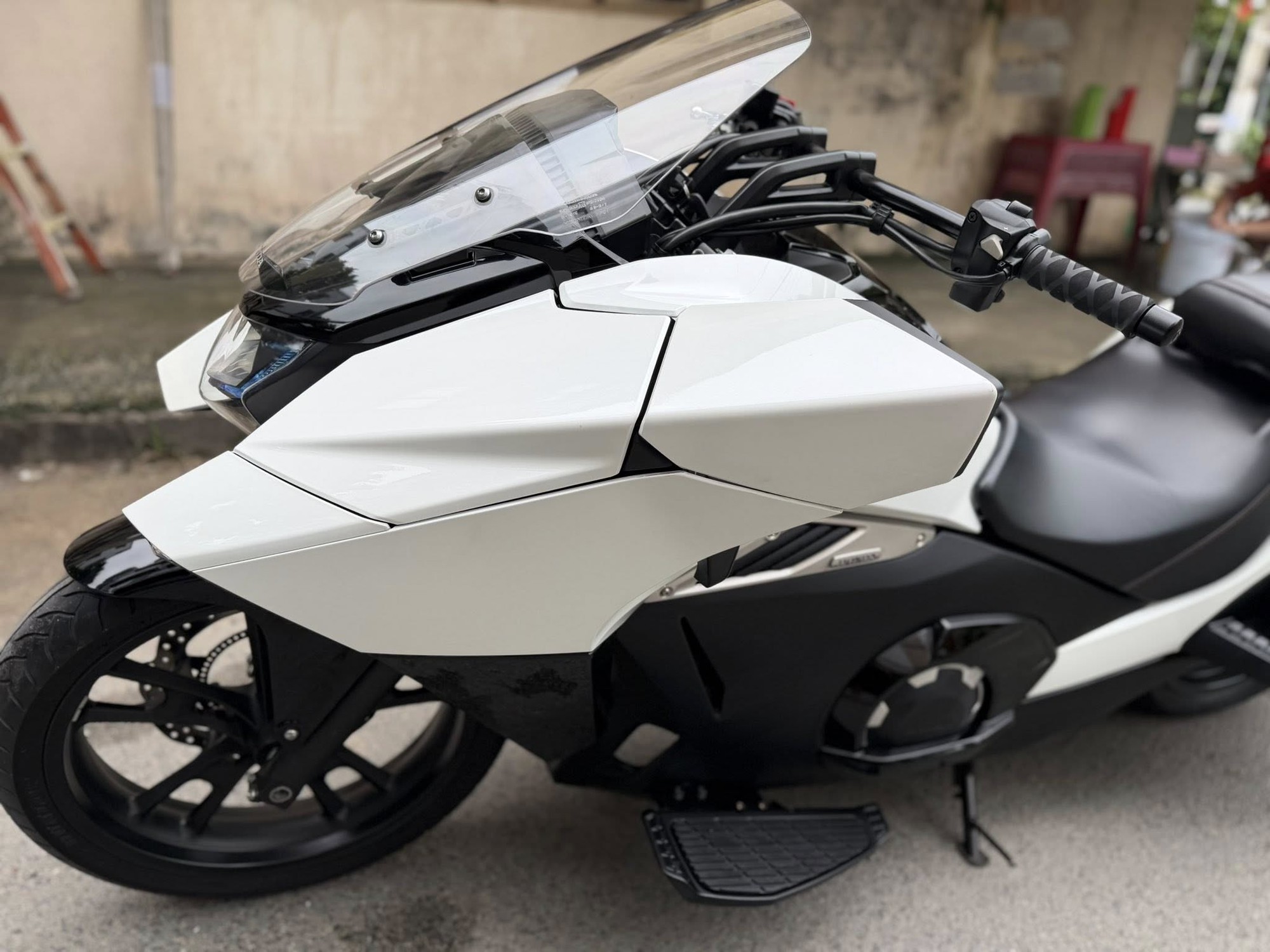 Xe tay ga 'phi thuyền' của Honda đang được rao bán ở Việt Nam, dùng chung một thứ với xe dẫn đoàn CSGT- Ảnh 6. Xe tay ga 'phi thuyền' của Honda đang được rao bán ở Việt Nam, dùng chung một thứ với xe dẫn đoàn CSGT- Ảnh 6.