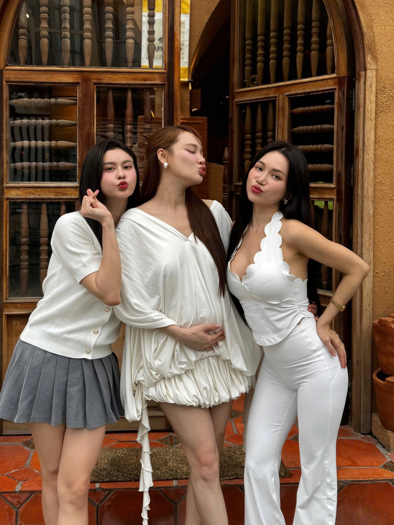 Tình trạng của Nhã Phương sau khi nhập viện cấp cứu- Ảnh 2. Tình trạng của Nhã Phương sau khi nhập viện cấp cứu- Ảnh 2.