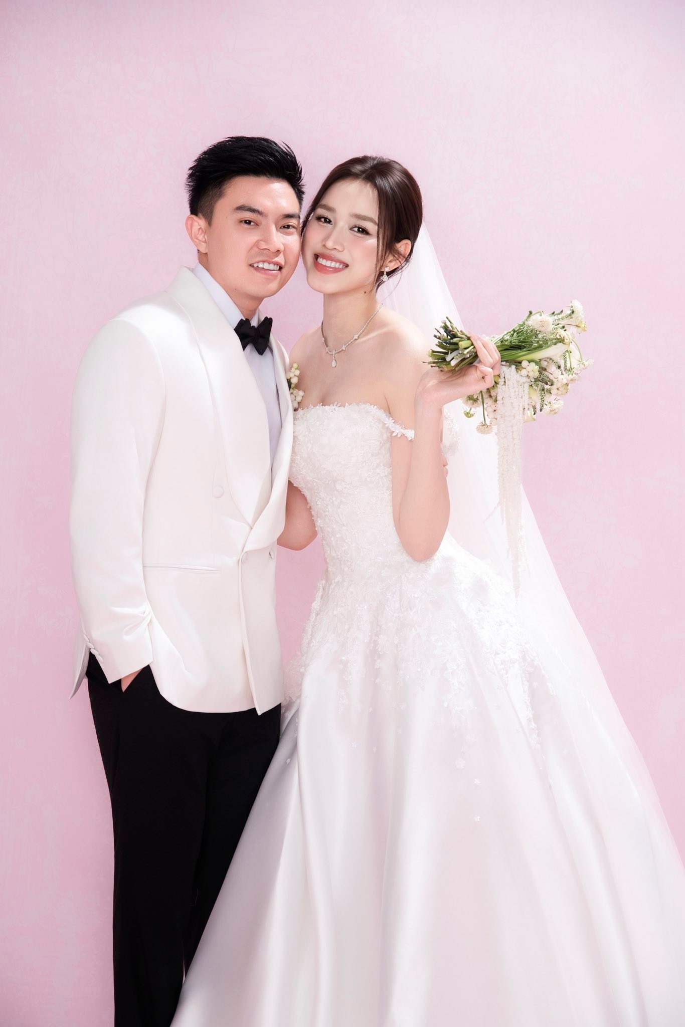 Dàn sao đổ bộ đám cưới Đỗ Hà: Đỗ Mỹ Linh đơn giản mà sang hết nấc, Lương Thuỳ Linh và dàn Hoa - Á hậu đọ sắc tưng bừng- Ảnh 5. Dàn sao đổ bộ đám cưới Đỗ Hà: Đỗ Mỹ Linh đơn giản mà sang hết nấc, Lương Thuỳ Linh và dàn Hoa - Á hậu đọ sắc tưng bừng- Ảnh 5.