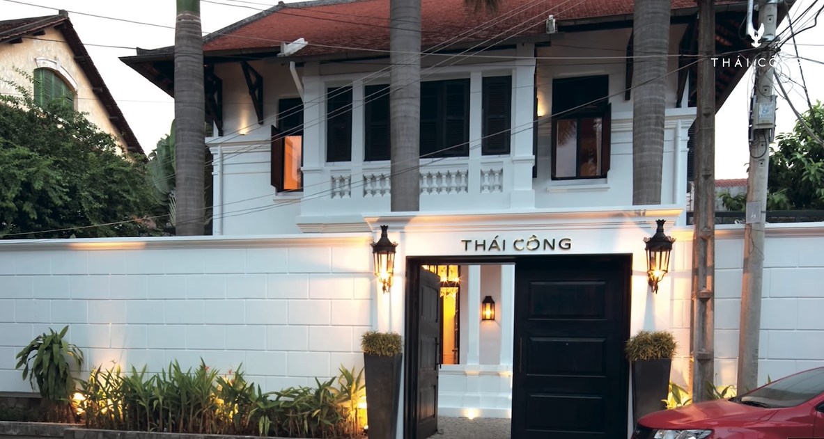 Bên trong căn nhà cổ hơn 100 năm của Quách Thái Công ở khu "đất vàng" TP.HCM- Ảnh 6. Bên trong căn nhà cổ hơn 100 năm của Quách Thái Công ở khu "đất vàng" TP.HCM- Ảnh 6.