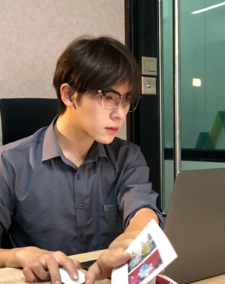 Nhận lương sau 2 tháng thử việc: Nhân viên mới bật khóc nức nở tại chỗ, lý do được tiết lộ gây sốc!- Ảnh 1. Nhận lương sau 2 tháng thử việc: Nhân viên mới bật khóc nức nở tại chỗ, lý do được tiết lộ gây sốc!- Ảnh 1.