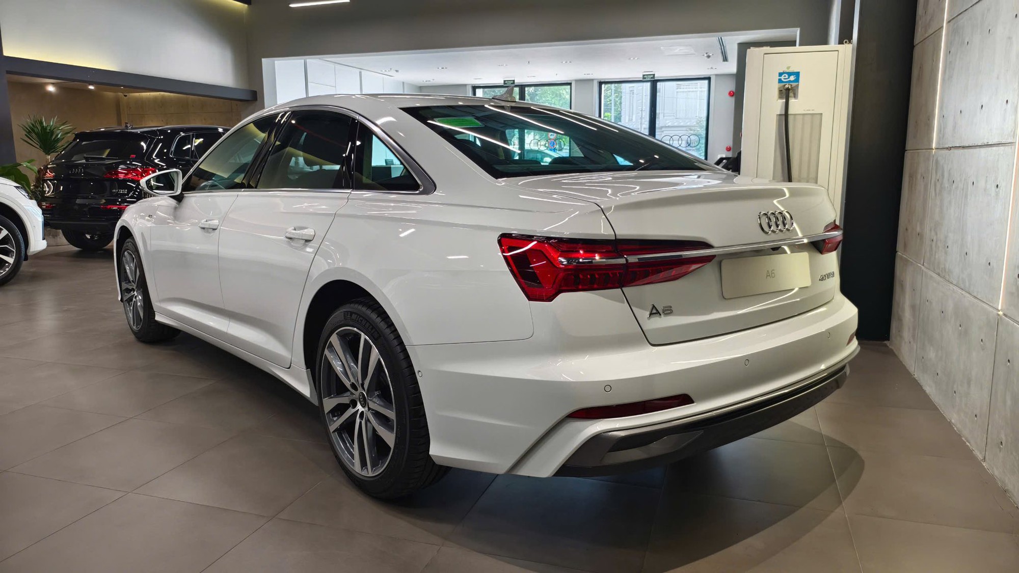 Loạt xe Audi giảm giá mạnh cuối năm tại Việt Nam: Giảm nhiều nhất gần 380 triệu đồng, phần lớn là SUV, đáp trả BMW, Mercedes- Ảnh 2. Loạt xe Audi giảm giá mạnh cuối năm tại Việt Nam: Giảm nhiều nhất gần 380 triệu đồng, phần lớn là SUV, đáp trả BMW, Mercedes- Ảnh 2.