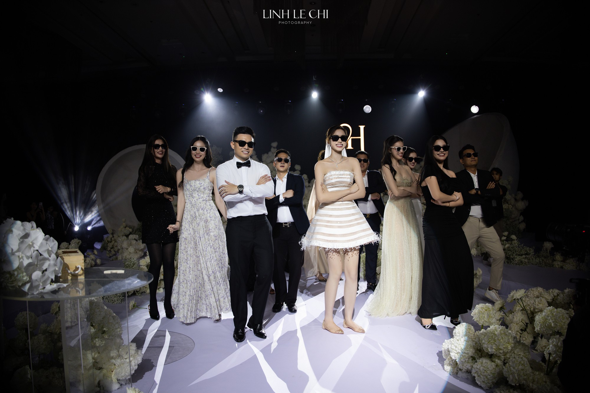 Màn nhảy đám cưới hot nhất lúc này của Tổng giám đốc Tập đoàn Sơn Hải- Ảnh 5. Màn nhảy đám cưới hot nhất lúc này của Tổng giám đốc Tập đoàn Sơn Hải- Ảnh 5.