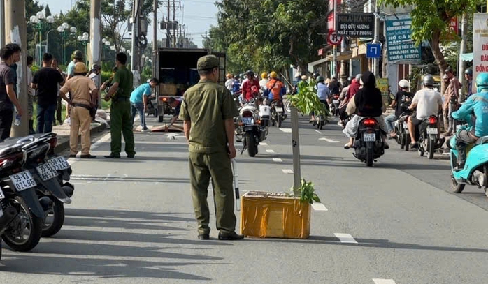 Người đàn ông tập thể dục tử vong khi băng qua đường ở TP HCM- Ảnh 1. Người đàn ông tập thể dục tử vong khi băng qua đường ở TP HCM- Ảnh 1.