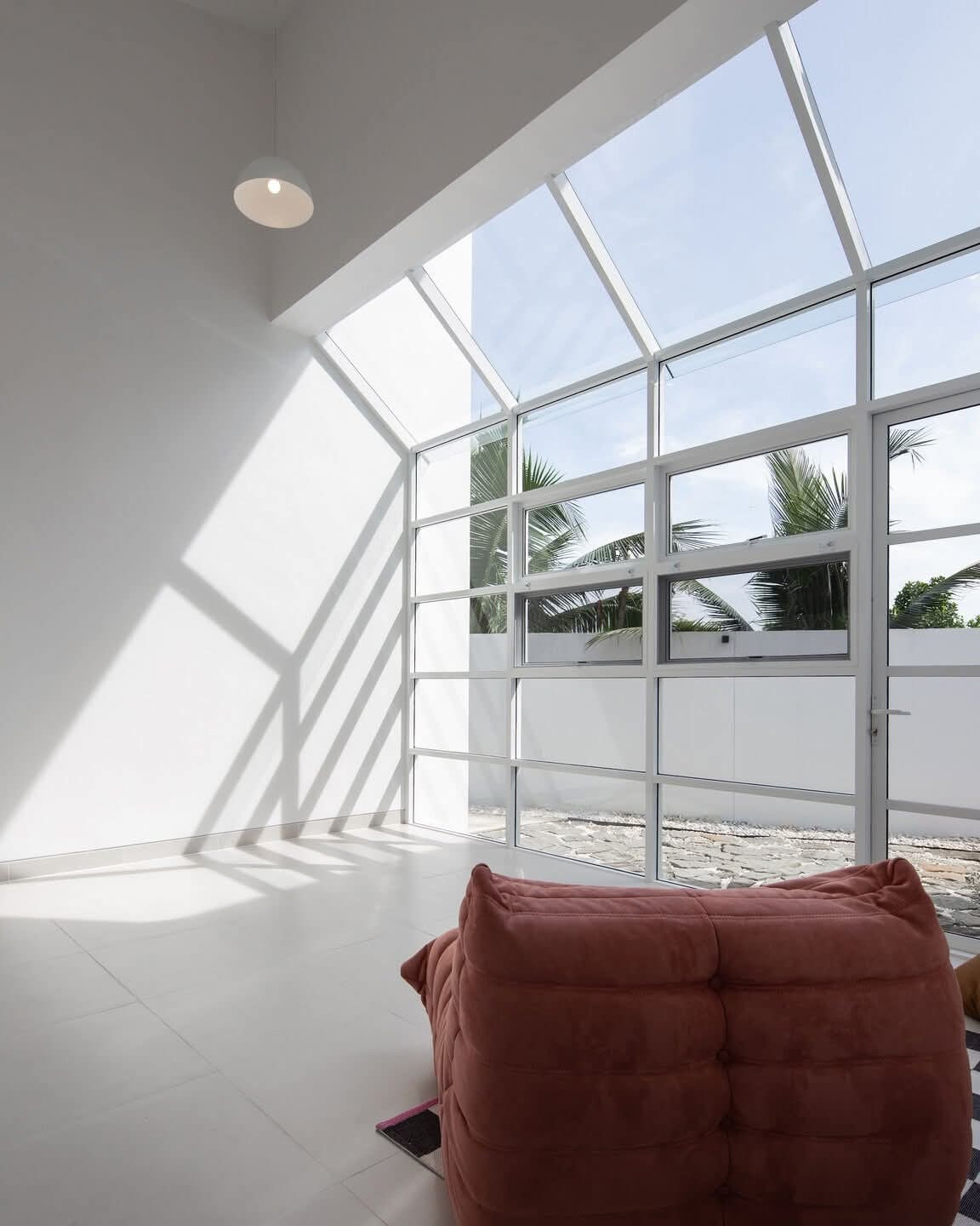 Giải pháp 'xoay nghiêng' nhà giúp không gian luôn thoáng mát- Ảnh 8.