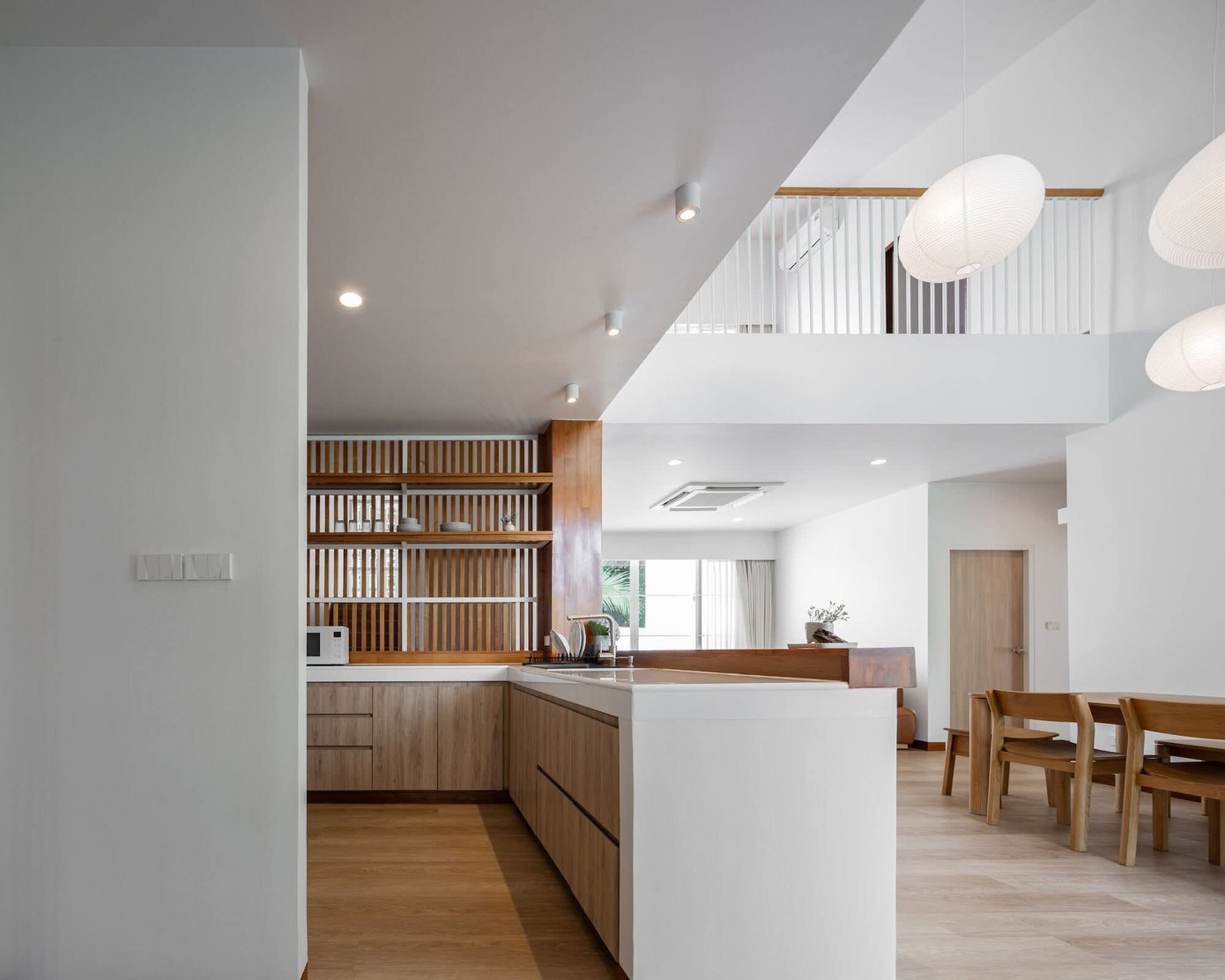 Giải pháp 'xoay nghiêng' nhà giúp không gian luôn thoáng mát- Ảnh 5.