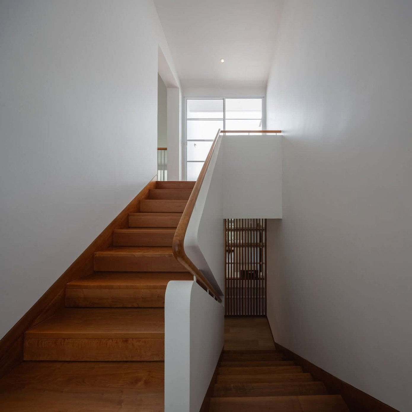 Giải pháp 'xoay nghiêng' nhà giúp không gian luôn thoáng mát- Ảnh 7.