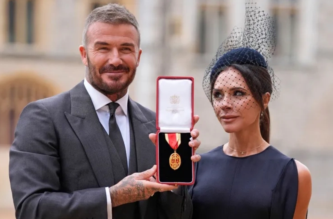 Buồn của David Beckham, ngày vinh dự nhất đời bố nhưng cậu cả im hơi lặng tiếng: Nhiều gia đình nhìn vào rút ra 3 bài học!- Ảnh 1.