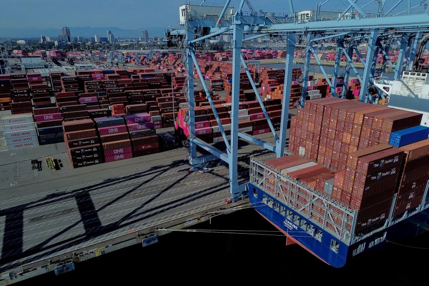 Nếu Tòa án Tối cao Mỹ bác bỏ thuế quan của ông Trump, điều gì sẽ xảy ra tiếp theo?- Ảnh 1. Nếu Tòa án Tối cao Mỹ bác bỏ thuế quan của ông Trump, điều gì sẽ xảy ra tiếp theo?- Ảnh 1.