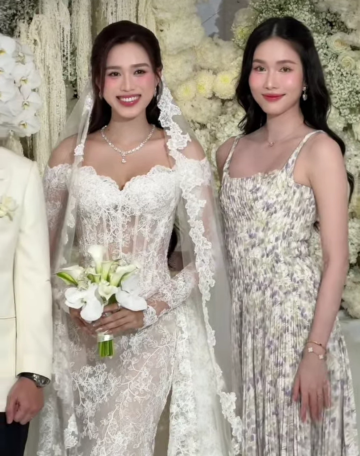 Dàn sao đổ bộ đám cưới Đỗ Hà: Đỗ Mỹ Linh đơn giản mà sang hết nấc, Lương Thuỳ Linh và dàn Hoa - Á hậu đọ sắc tưng bừng- Ảnh 3. Dàn sao đổ bộ đám cưới Đỗ Hà: Đỗ Mỹ Linh đơn giản mà sang hết nấc, Lương Thuỳ Linh và dàn Hoa - Á hậu đọ sắc tưng bừng- Ảnh 3.