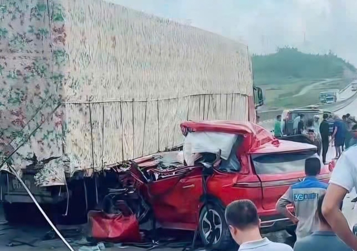 Thông tin mới nhất vụ tai nạn làm nhiều người thương vong trên cao tốc Thanh Hóa- Ảnh 1.