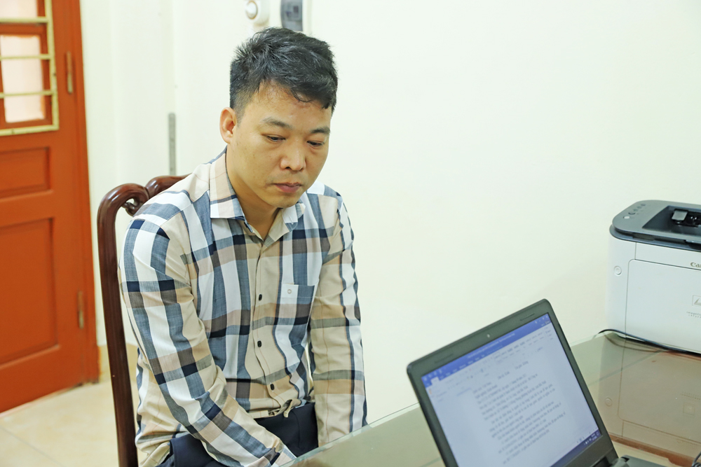 Khám xét, bắt giám đốc Phan Văn Khiến và kế toán Nguyễn Thị Phương- Ảnh 1. Khám xét, bắt giám đốc Phan Văn Khiến và kế toán Nguyễn Thị Phương- Ảnh 1.